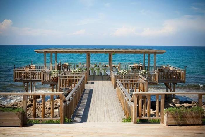 Zambak Holiday Village & Restaurant Superb Seafront Location ! Agios Georgios  Ngoại thất bức ảnh